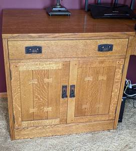 lot 20 image: Stickley Mission Corner Office Desk