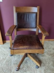 lot 21 image: Stickley Rolling Leather Office Chair