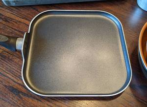 lot 44 image: Assorted Pots and Pans