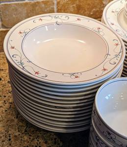 lot 47 image: Mikasa Intaglio Annette Dish Set