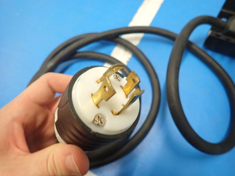 lot 31 image: Baytech 30Amp Server Power Strip