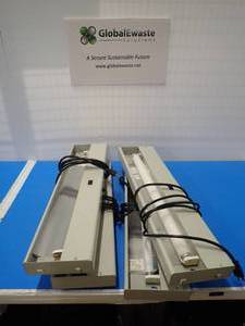 lot 14 image: Underwriters Laboratories Portable Flourescent lamp (x4)28 long by 7 wide, Bulb is 26