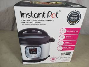New Instant Pot 7 in 1 Multi Use Progerammable Pressure Cooker