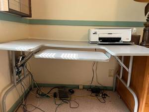lot 48 image: Computer Table  Desk