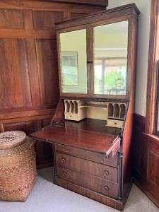 lot 7 image: Vintage Secretary Desk