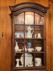lot 20 image: Hanging Display Cabinet
