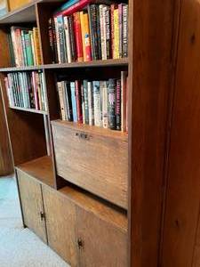 lot 15 image: Book Shelf