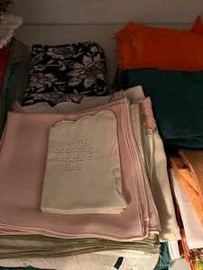 lot 22 image: Lot of Table Linens