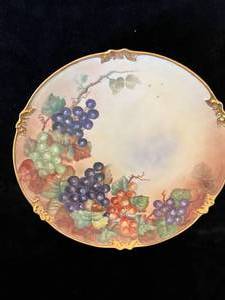lot 26 image: Lot of 2 Decorative Plates