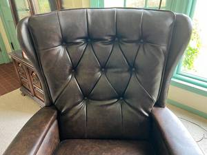 lot 39 image: La-Z-Boy Reclining Rocking Chair