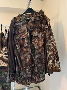 lot 66 image: Hunting Clothes - Lot 3