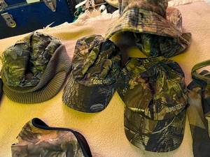 lot 84 image: Camouflage Clothes with Duffle Bag