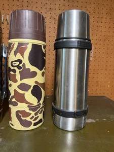 lot 152 image: Lot of 4 Thermoses
