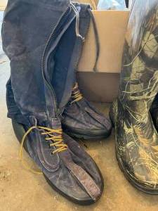 lot 175 image: Mens Outside Boots