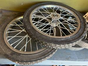 lot 192 image: Lot of 4 NEW Cartwagon tires