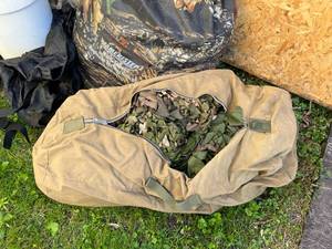 lot 204 image: Large Lot of Hunting Blinds  Camouflage