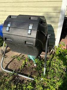 lot 200 image: Compost Bin