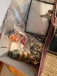 lot 254 image: Lot of Jewelry