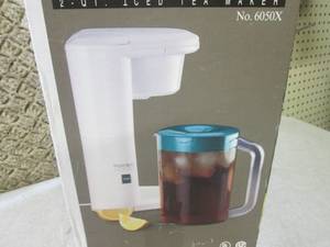 (F-0) West Bend 2 Qt Iced Tea Maker...