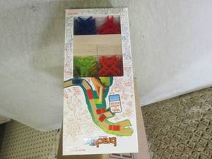 (F-3) Lot of 4 Brackitz Building Se...