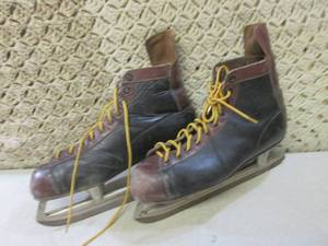 (BSB) Vintage Leather Ice Skates...
