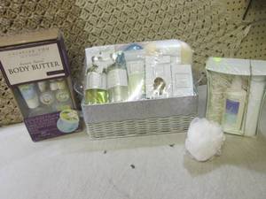 (F-0) Gift Baskets Boxes...