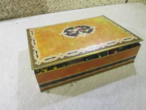 (CSB) Vintage Tin Box Full of Sewin...