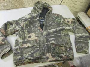 (CSB) Mossy Oak Camo Quilted Hoodie...