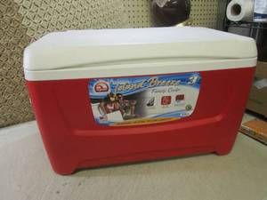 (A-4T) Igloo 48 Qt Island Breeze Fa...
