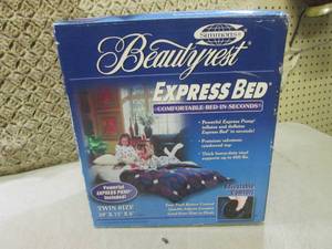 (F-0) Twin Size Air Matress Looks U...