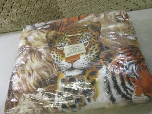 (EW6) Forever Free Multiple Big Cat...