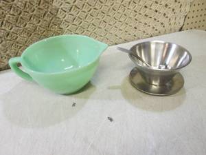 (FS) Vintage Fire King Pour Bowl an...
