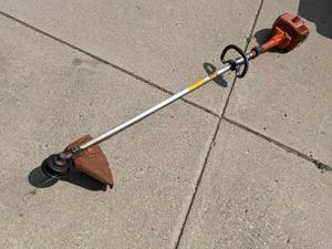 lot 82 image: Husqvarna 225L weed whip...