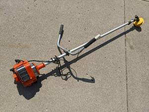 lot 83 image: Kioritz SRM 302A weed whip...