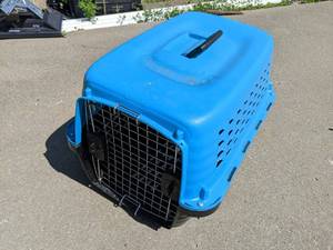 lot 87 image: Small pet kennel...