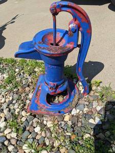 lot 96 image: 20 tall antique water pump...