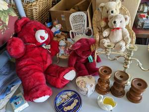 lot 120 image: 4 stuffed bears, candle holders, sm...