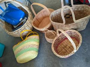 lot 122 image: 6 baskets, 1 basket contains a blan...