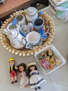 lot 123 image: 1 basket and I small Tupperware ful...