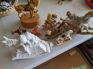 lot 124 image: 5 horse figurines, 2 horse music bo...