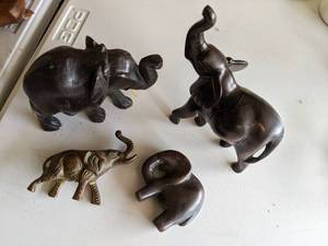 lot 130 image: 4 elephant figurines...