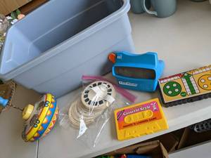 lot 136 image: Vintage spin top and view master wi...