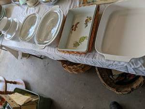 lot 144 image: Corning cookware set with lids and ...