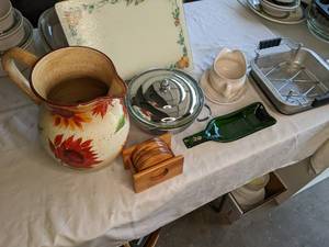 lot 145 image: Misc kitchenware including gravy bo...