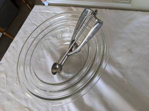 lot 148 image: Set of Pyrex nesting bowls and vint...