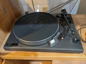 lot 4 image: Technics SL-2000 turntable (owner s...