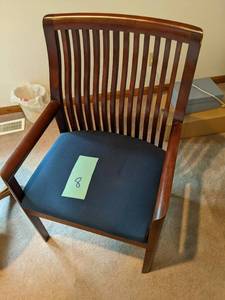 lot 8 image: Beautiful padded wood chair...