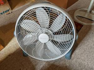lot 31 image: Lakewood circular floor fan...