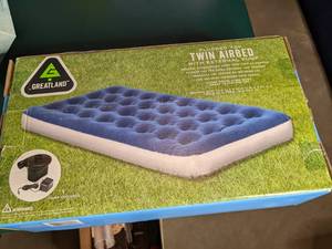 lot 37 image: Twin air mattress...