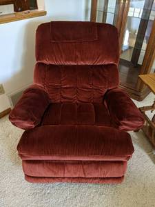 lot 9 image: Rocker recliner with separate lumba...